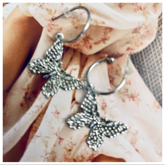 Butterfly drop hoop earrings - Picture 2 of 7